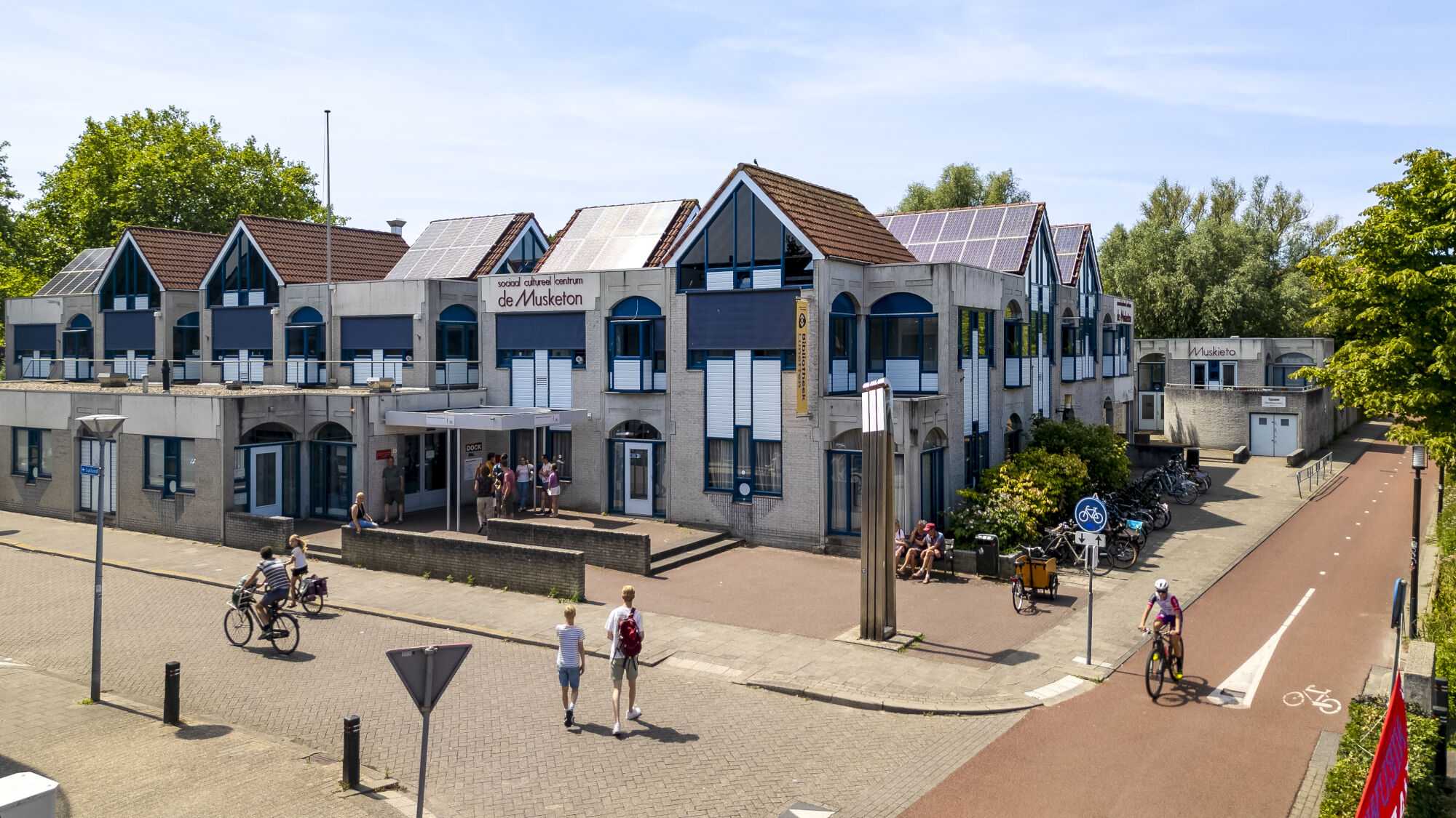 Buitenkant van het gebouw De Musketon