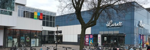 Ingang van winkelcentrum Nova aan de Beneluxlaan