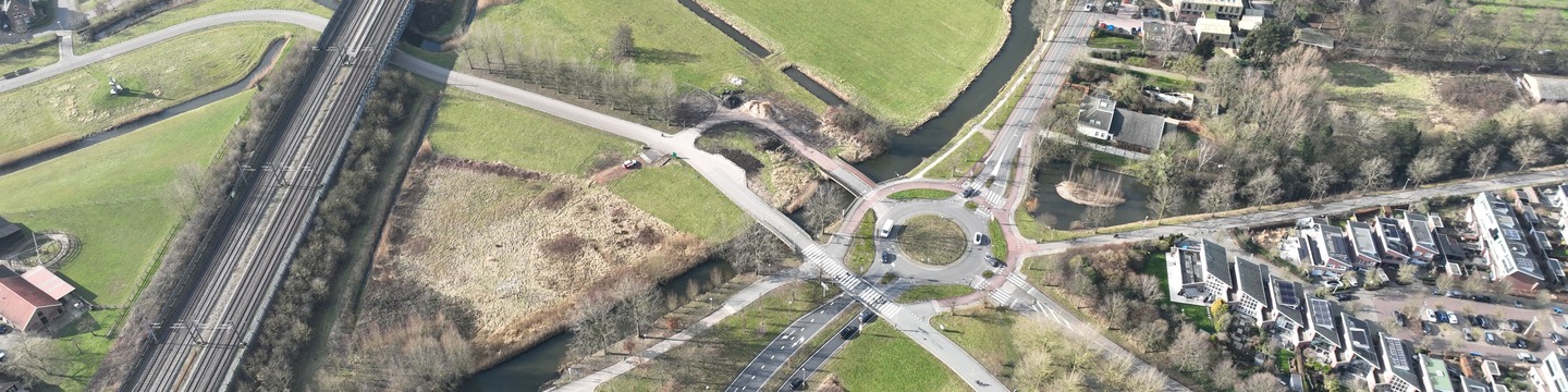 Luchtfoto van de rotonde op de Hindersteinlaan. 