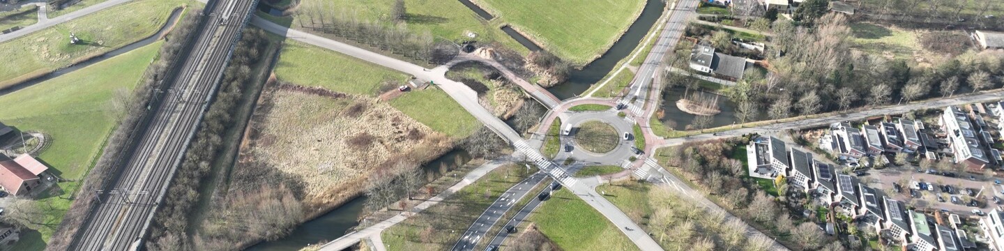 Luchtfoto van de rotonde op de Hindersteinlaan.