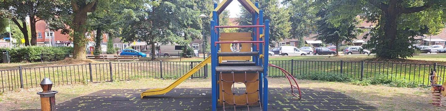 Speelhuisje op speelplek aan de Plantage