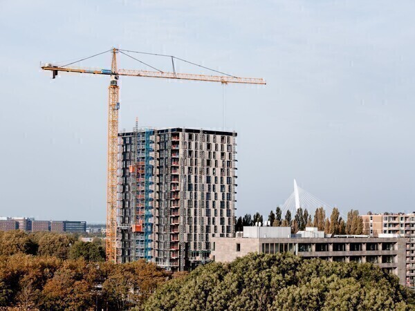 De aanbouw van de woontoren Benelux901 in de Utrechtse wijk Kanaleneiland