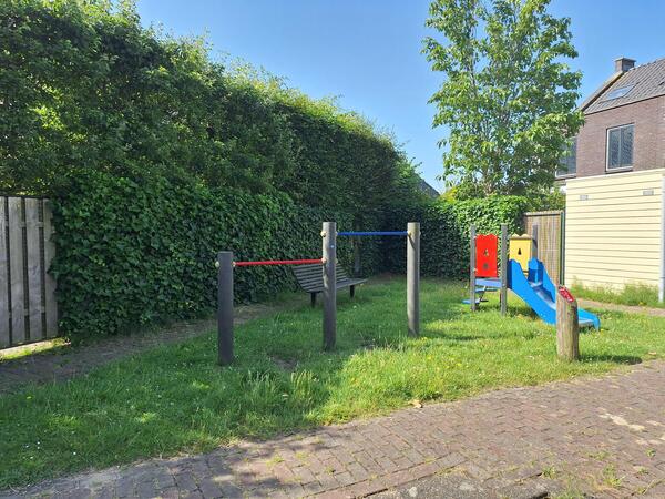 zijaanzicht speeltoestellen