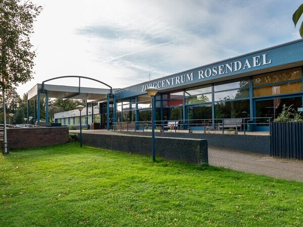 Het huidige gebouw van zorgcentrum Careyn-Rosendael