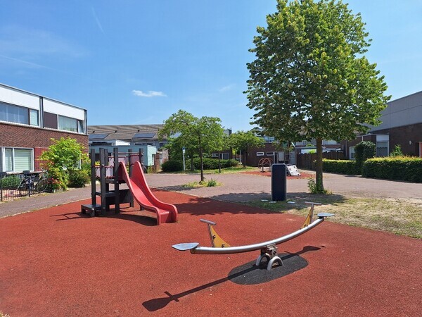 Speelplek Venkelhof met glijbaan en wipwap